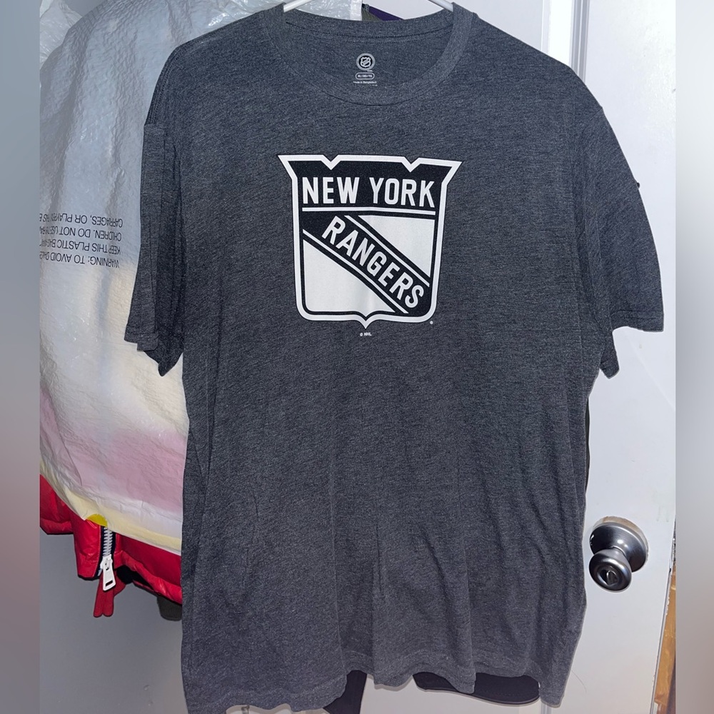 Men’s X-Large New York Rangers Grey Short Sleeve NHL Team Primary Logo T-Shirt